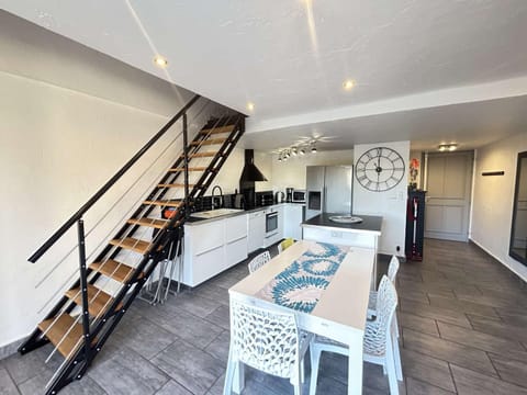 Villa Méditerranéenne 5 pièces, 8 pers, Terrasse, Jardin, Parking - FR-1-226-559 House in Sainte-Maxime