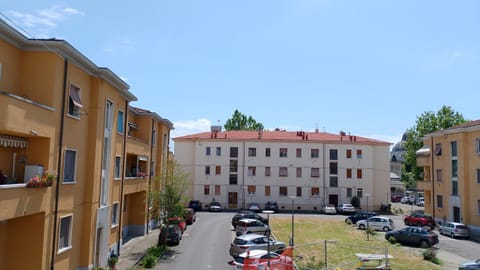 Property building, Neighbourhood, View (from property/room), City view, Garden view, Street view, Location, Parking