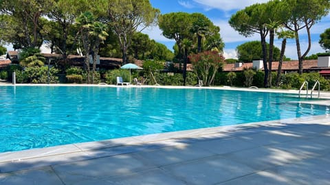 Signora Ruth - Aprilia Residence Apartment in Friuli-Venezia Giulia