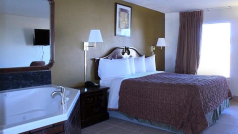 Royal Inn & Suites Motel in Tyler