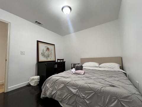 Near Disney,college,sunset beach ,airport House in Cerritos