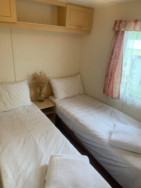 Audrey the Caravan of Dreams Chalet in Wyre Forest District