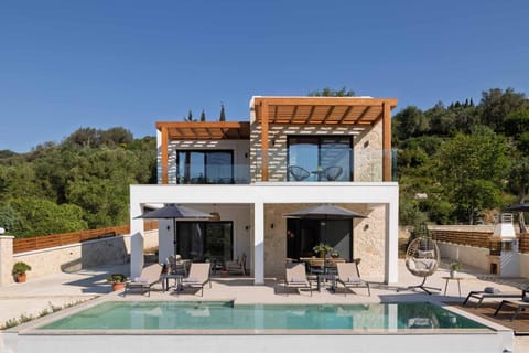 Property building, Swimming pool, sunbed