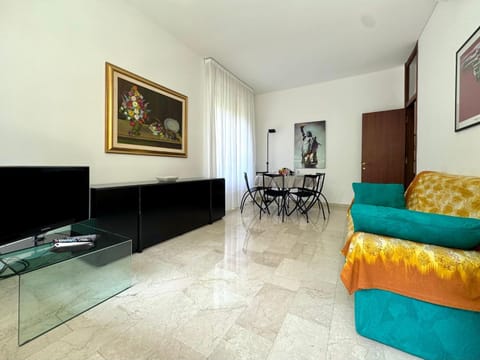 TV and multimedia, Living room, Photo of the whole room, Seating area