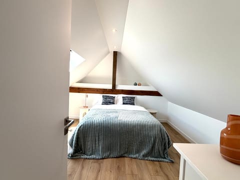 M112 Marquer Superbe T4 spacieux avec balcon, proche de Genève Apartment in Annemasse