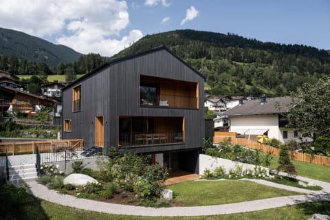 Property building, Facade/entrance, Off site