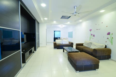 Communal lounge/ TV room