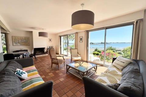 Villa pieds dans l’eau Vue mer panoramique House in Arradon