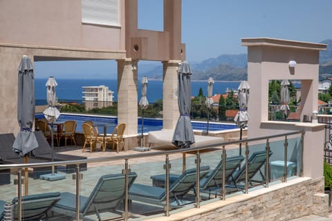 Balcony/Terrace, Swimming pool