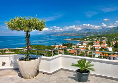 View (from property/room), Balcony/Terrace, Sea view