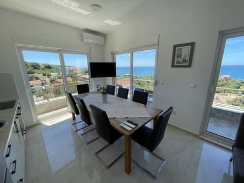 Natural landscape, Living room, Dining area, Evening entertainment, Sea view