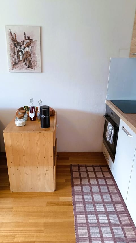 Coffee/tea facilities, Kitchen or kitchenette