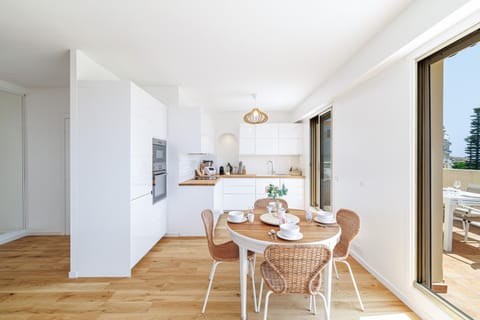 Coffee/tea facilities, Balcony/Terrace, Dining area, dishwasher, stove, kitchen