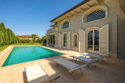 Property building, Pool view