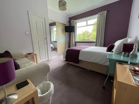 Blackburn Villa B&B Bed and Breakfast in Ayr