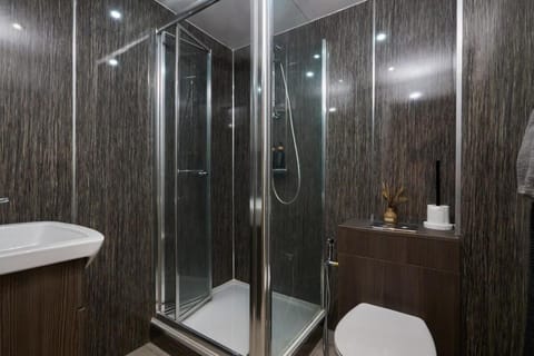 City Centre - Business & Family Stays - FREE Parking & WiFi Apartment in Leeds