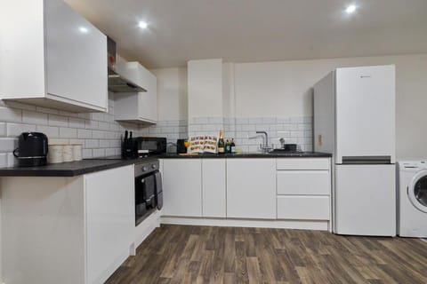 City Centre - Business & Family Stays - FREE Parking & WiFi Apartment in Leeds