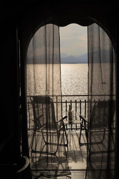 View (from property/room), Balcony/Terrace, Lake view