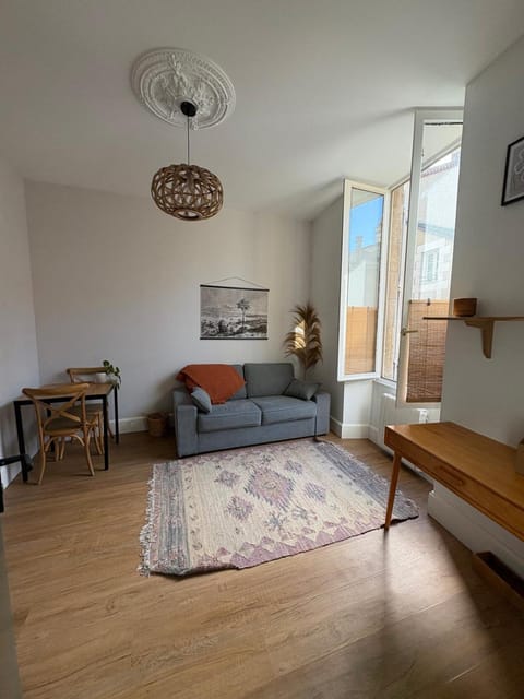 Bed, Living room