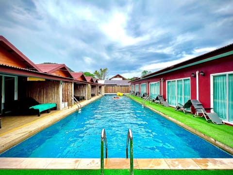 Property building, Day, Pool view, Swimming pool, sunbed