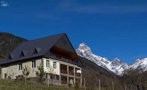 Property building, Nearby landmark, Facade/entrance, Day, Property logo or sign, Property logo or sign, Natural landscape, Bird's eye view, Garden, View (from property/room), Autumn, On site, Garden view, Landmark view, Mountain view, Location