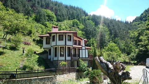 Facade/entrance, Mountain view, River view, Street view