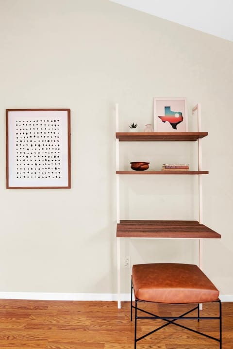 2BR 2BA Cozy Bungalow with Backyard in Montclaire - Zilker Area House in Zilker