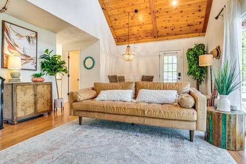 Walk to Reservoir Cicero Home with Furnished Deck! House in Cicero