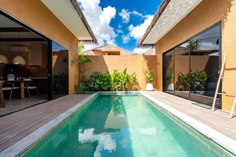 Swimming pool, Swimming pool