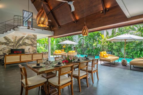 Sandara - Tropical Luxe 4BR Villa, 4 Minutes to Beach! Villa in North Kuta