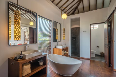 Sandara - Tropical Luxe 4BR Villa, 4 Minutes to Beach! Villa in North Kuta