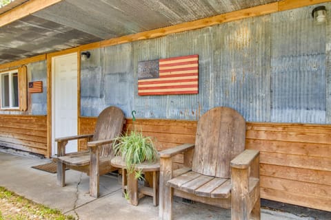 Cabin 2 Mi to White River Great for Anglers! Cabin in Lakeview