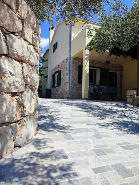 Property building, Day