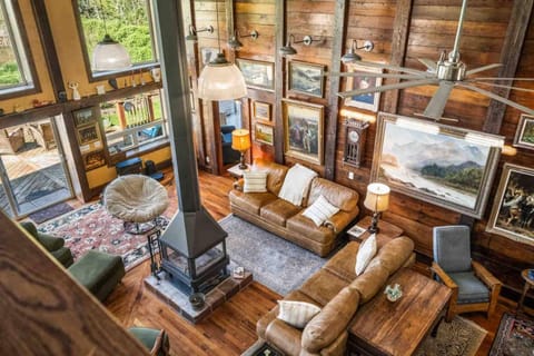 Swallows Nest House in Salem