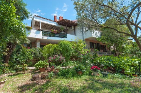 Facade/entrance, Garden