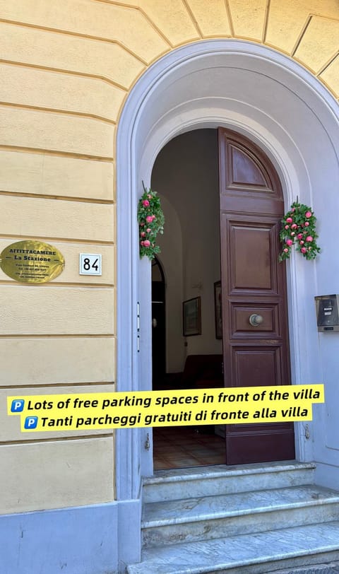 Facade/entrance, Text overlay