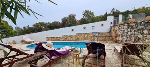 Area and facilities, Swimming pool
