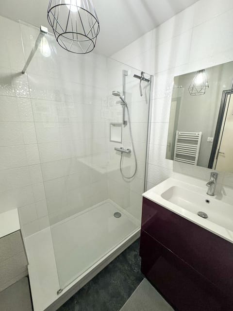 LE couturier parking and balcony eurexpo Apartment in Villeurbanne