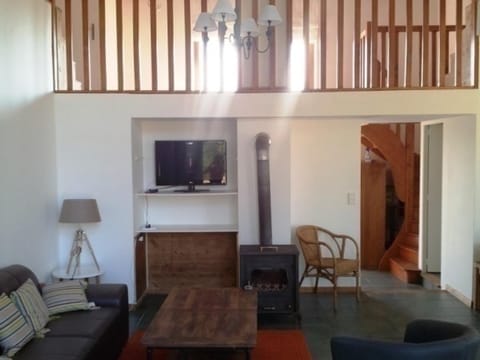 Charmante Grange Rénovée avec Vue Panoramique - FR-1-489-576 House in Moulins