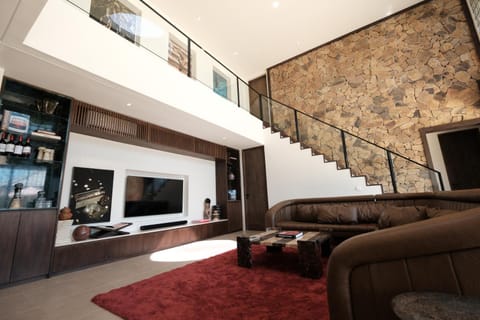 Communal lounge/ TV room, TV and multimedia, Living room, Seating area, Evening entertainment