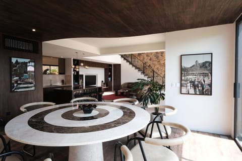 Seating area, Dining area