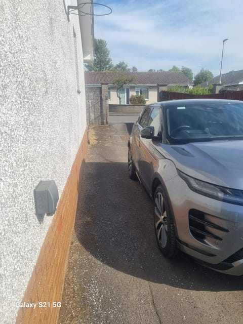 Serene Family Home and Gardens Villa in Dundee