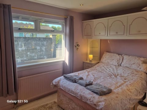 Serene Family Home and Gardens Villa in Dundee