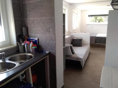 Beach EcoRetreat Apartment in Peroj
