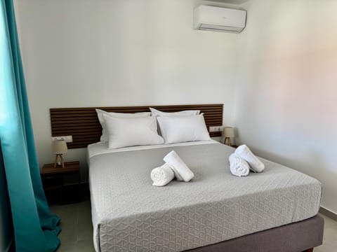 Bedroom, air conditioner