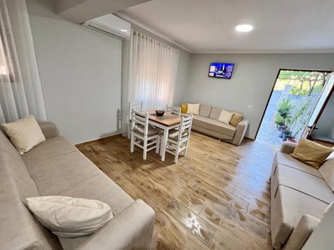 Floor Villa 2 Apartment in Vlorë