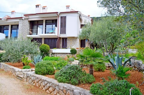 Patio, Facade/entrance, Garden