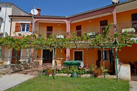 Patio, Facade/entrance