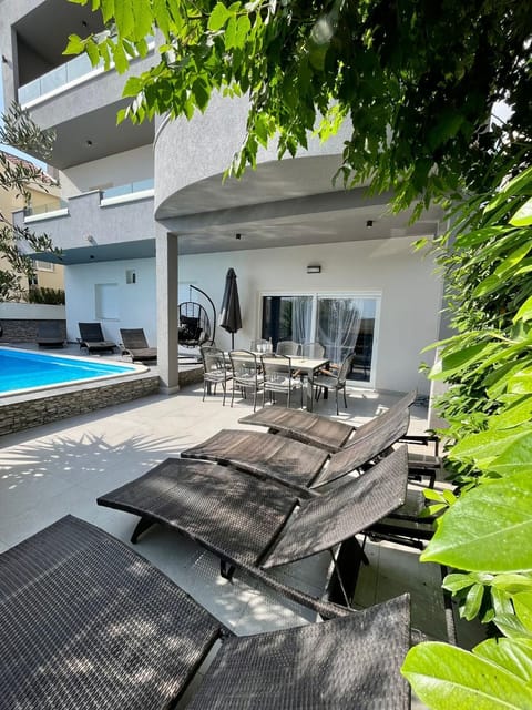 Pool view, Swimming pool, sunbed