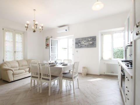 Holiday Home Villa Gabriele by Interhome House in Forte dei Marmi